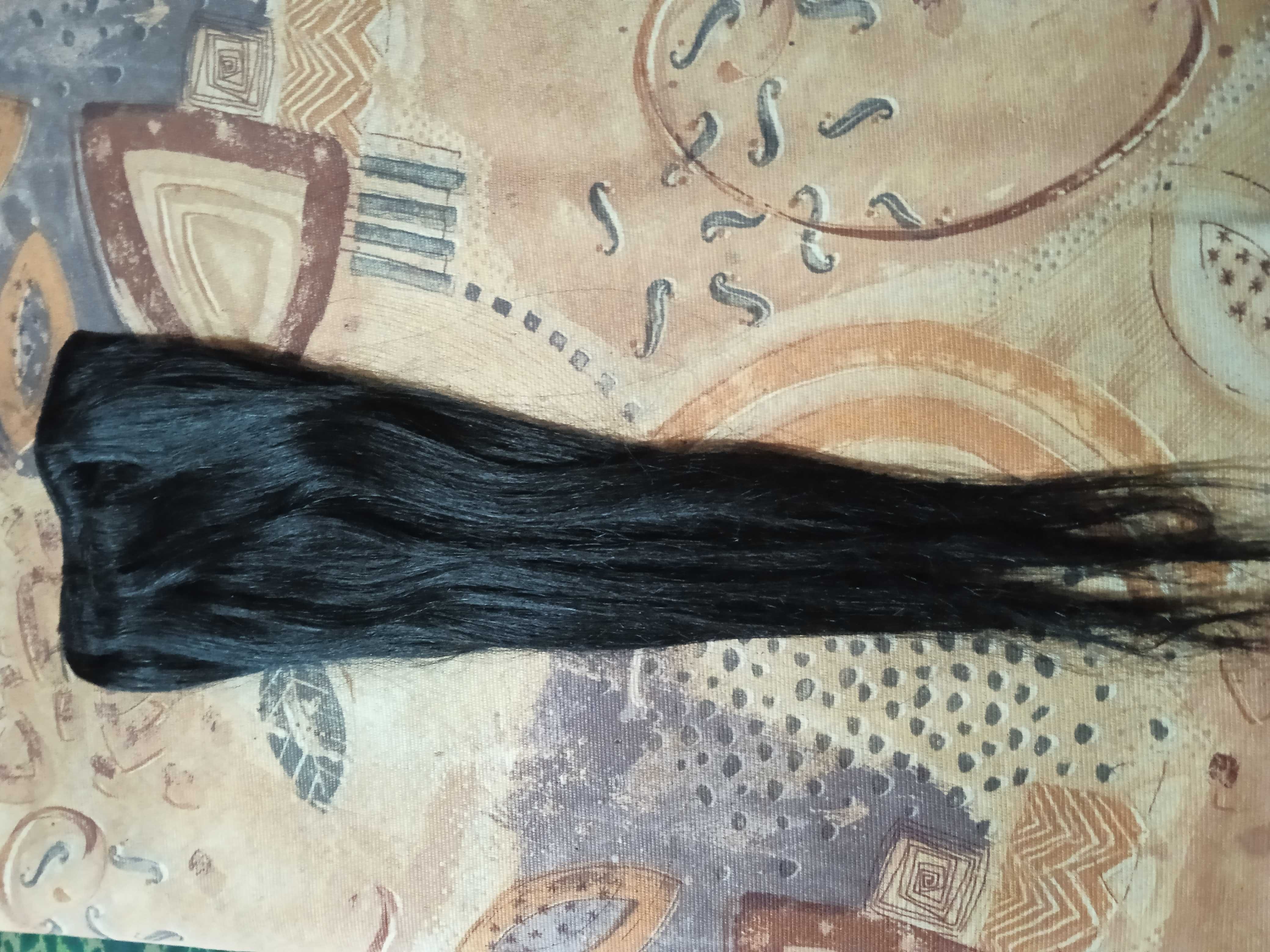 Естествена коса на клипси косата е разкроена на 3 реда 70 гр 52см