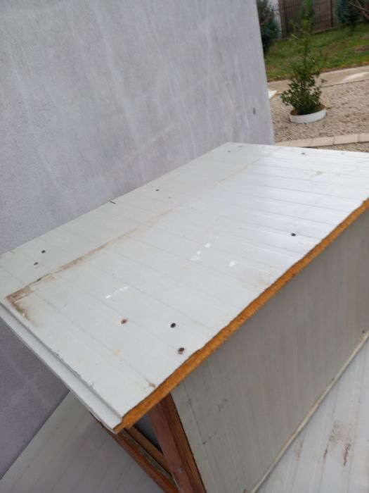 Cușcă câine din  panou sandviș