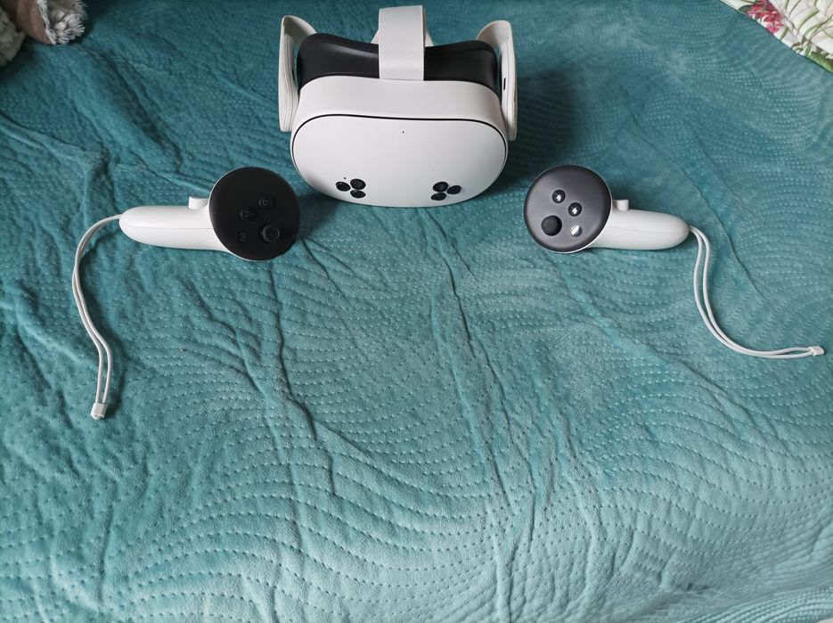 Vând ochelari VR Meta Quest 3s
