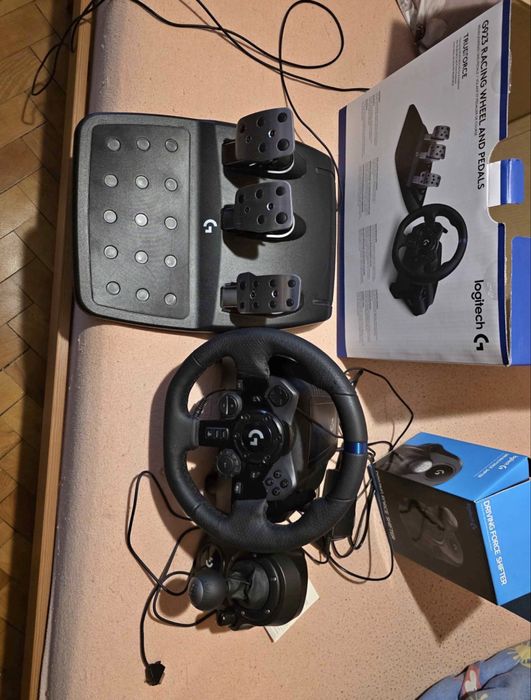 Volan gaming Logitech G923 și schimbător
