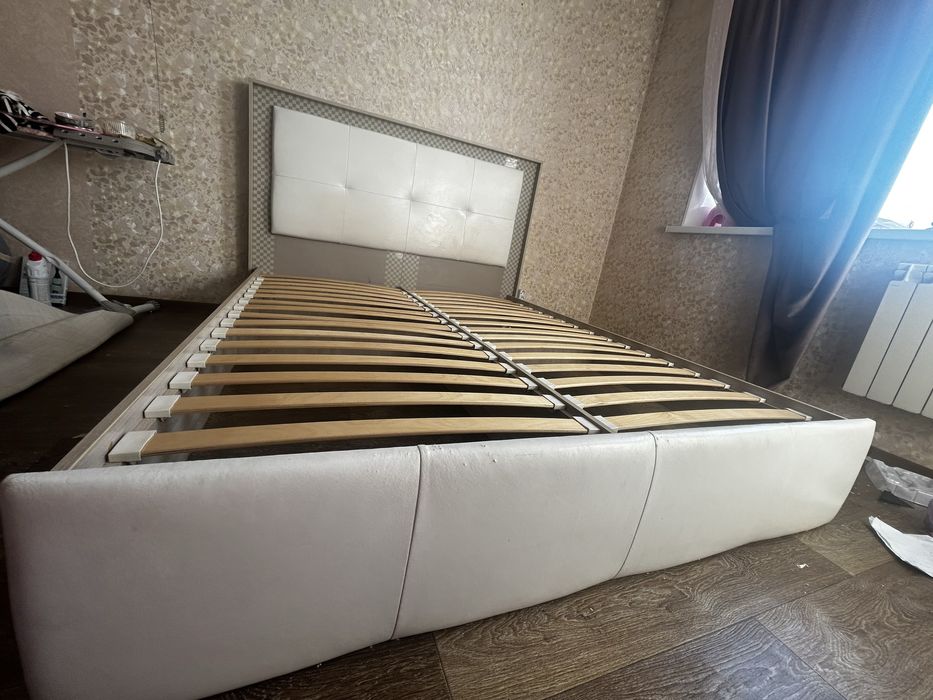 Кровать двухспальная