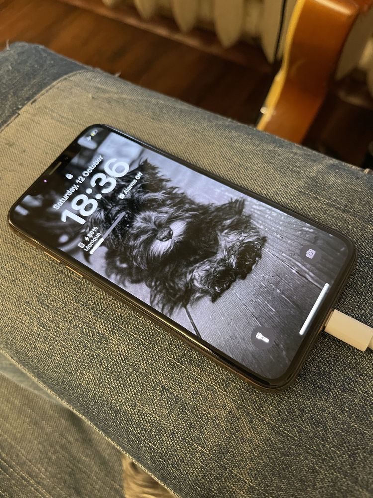 *IPHONE XS в перфектно състоянние*Black friday