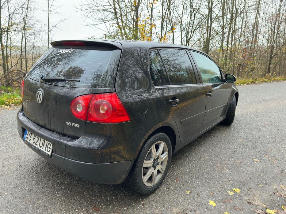 Vând  Volkswagen Golf 5 1.6