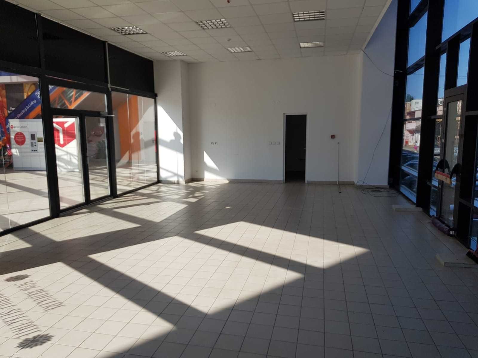 Spațiu comercial stradal de închiriat