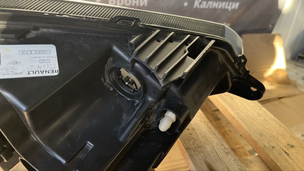 2 броя ляв фар Dacia Sandero 3 2020-