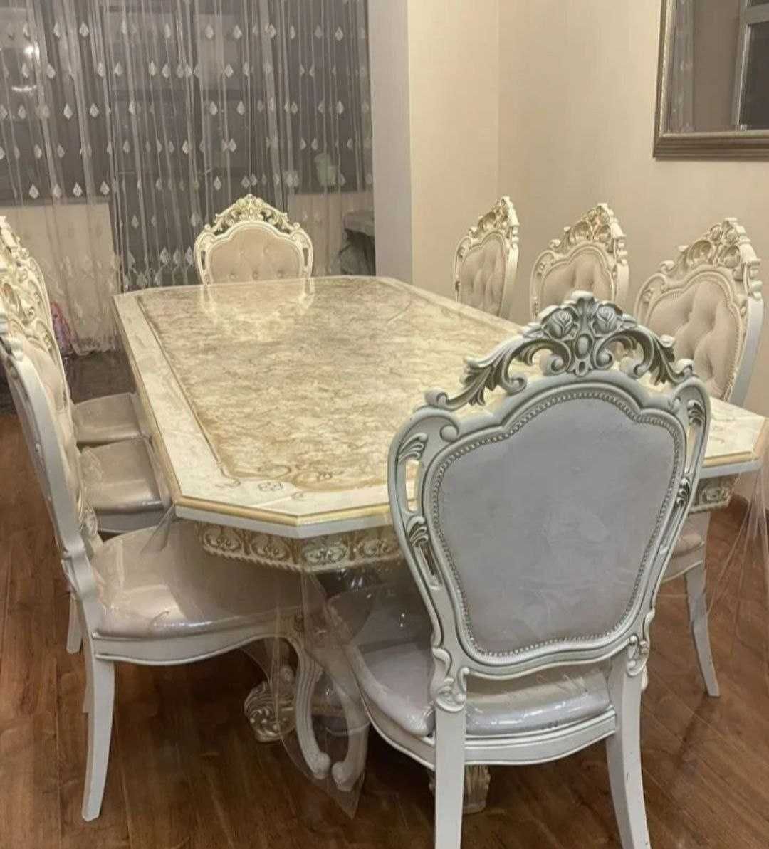 Продам Гостиный стол со стульями.