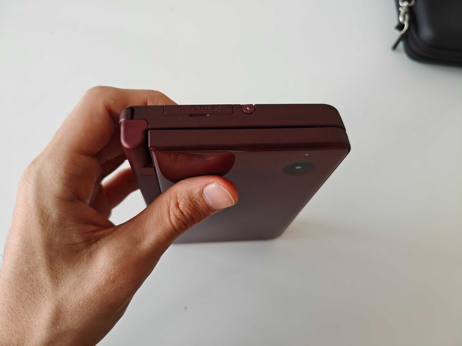 Продавам Nintendo DSi XL - качени много игри