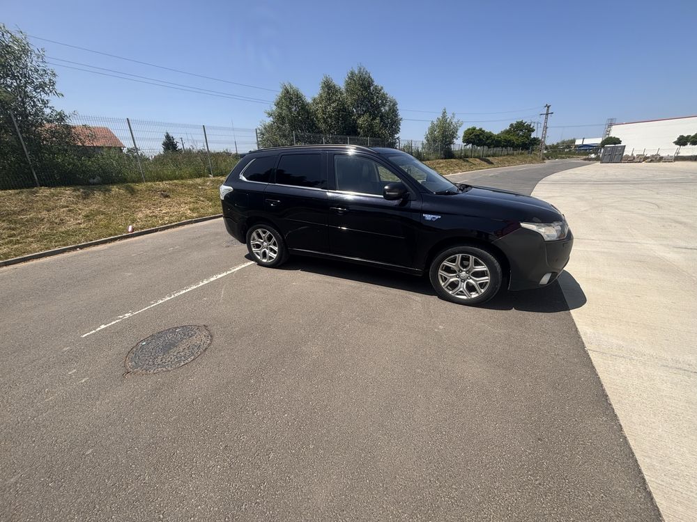 Mitsubishi Outlander PHEV 2014 – Hybrid Plug-In,