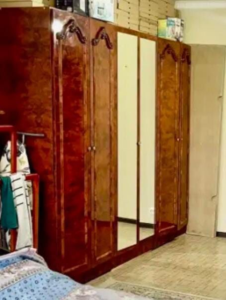 Продаю Шкаф и комод с зеркалом