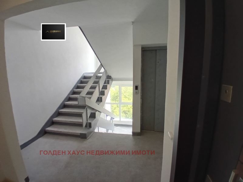 Продава се Двустаен апартамент в Перник, Изток - 54 кв.м за 966 €/кв.м - Снимка #4