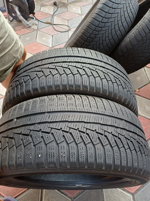 Vand 2 anvelope de iarna 215 50 r17 HANKOOK foarte bune