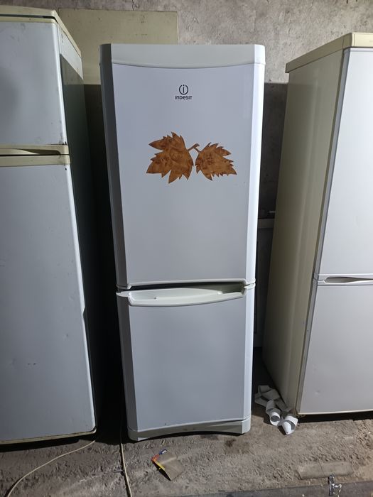 Продам холодильник Индизит