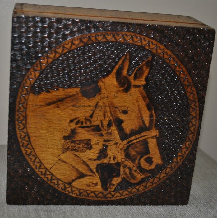 антична дървена кутия за бижута