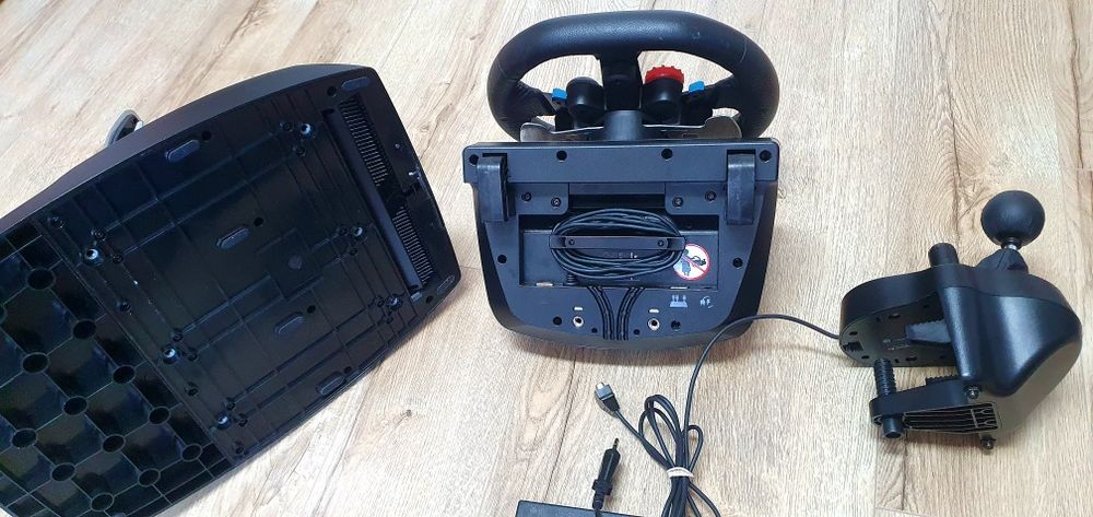 Gaming Volan Logitech G29 Volan+pedal+schimbător+adapter 

Funcționeaz
