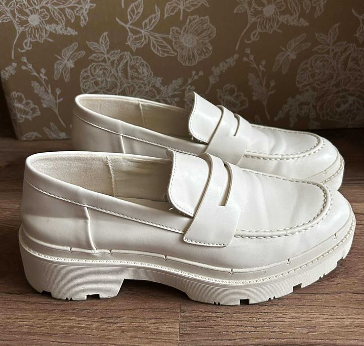 Бели Лоуфъри Zara