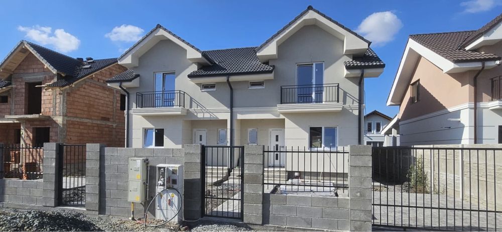 Vand Duplex Mosnita Noua cu asfalt , canalizare