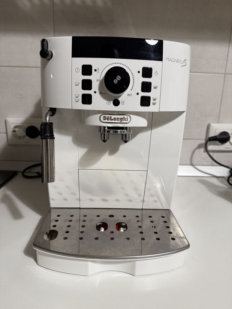 Pachet Delonghi Magnifica S si cappucinatore Nespresso