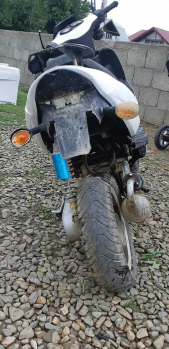 Vând scuter expoiler că defect nu știu ce are nu mă pricep la ele