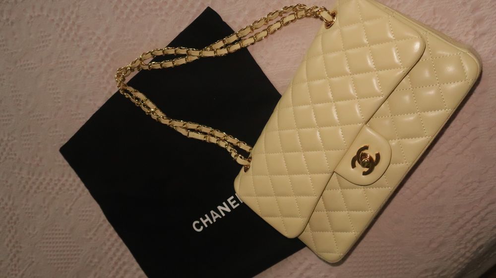 Chanel жълта чанта