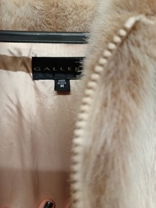 Палто с косъм бежово