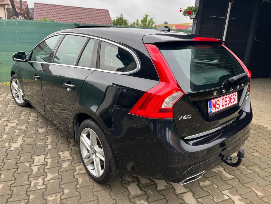 Volvo V60 2.4 D6 Plug-in Hybrid 283cp/Automat/Navigatie/Garanție/Rate
