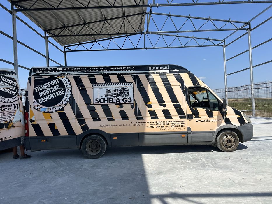 Transport Profesionist platforma cu macara si microbuz.