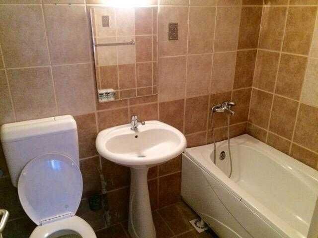 Дава се под наем Тристаен апартамент в Бургас, Меден рудник - зона А - 100 кв.м за 382.5 € - Снимка #3