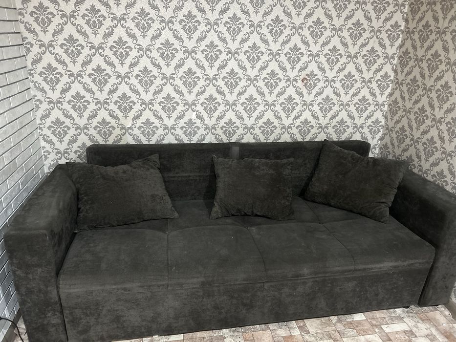 Продам диван срочно !