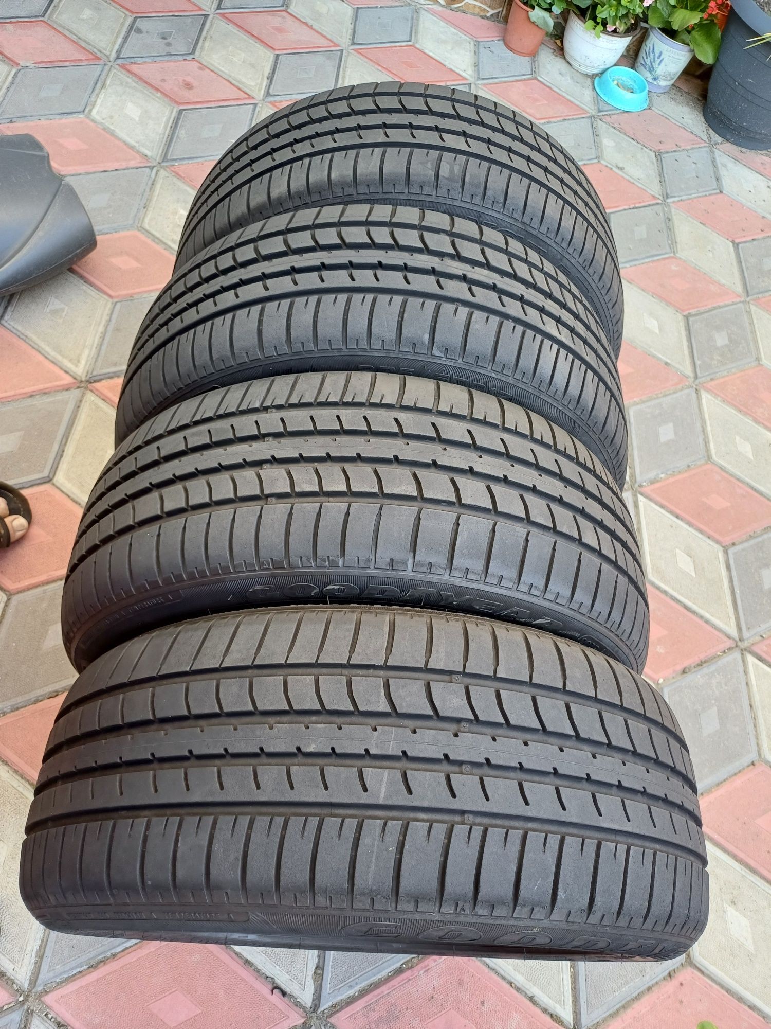 Vand 4 anvelope de vara 205 50 r17 GOODYEAR foarte bune