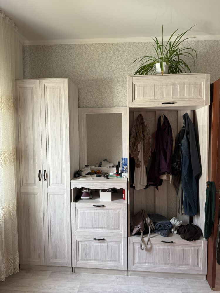 Продается Прихожая