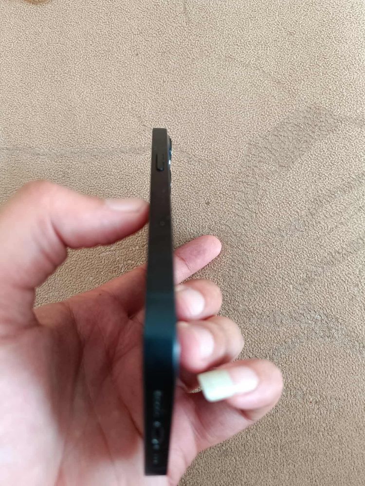 Предлагам Iphone 13