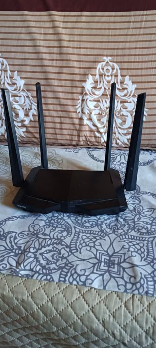 Router Tenda ac 1200 dual band 2,4 și 5 ghz.