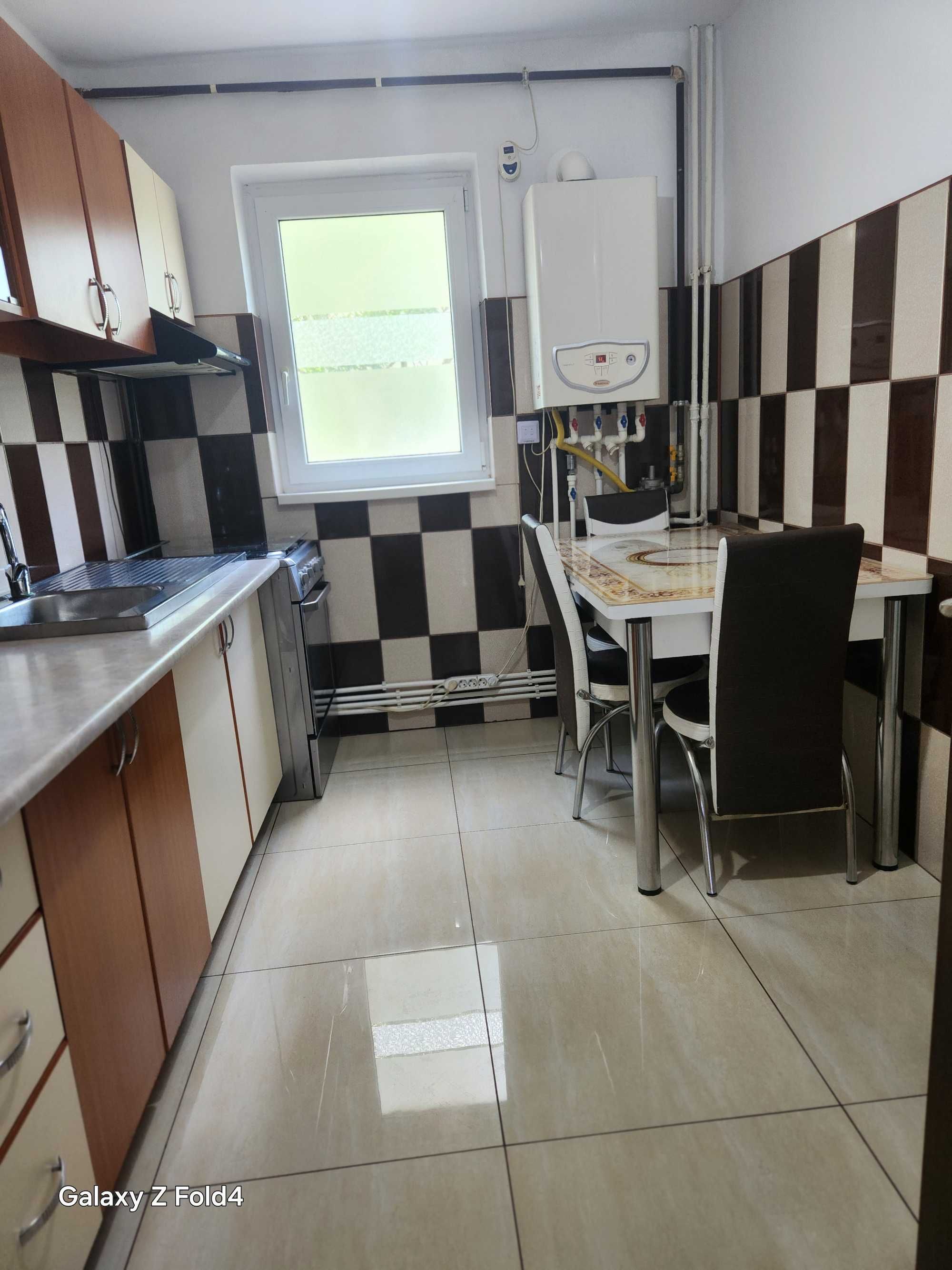 De vanzare apartament 3 camere