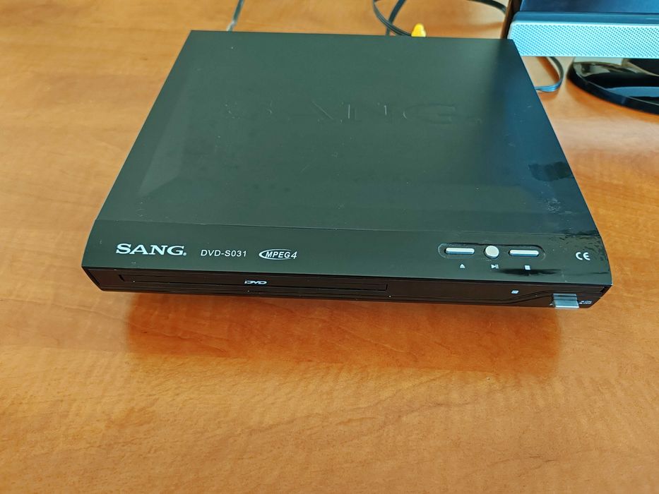 Монитор 16" с DVD