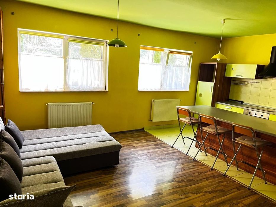 3 camere in bloc tip vila si curte, parcare 2 masini