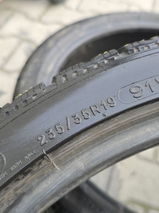 235 35 19 Michelin