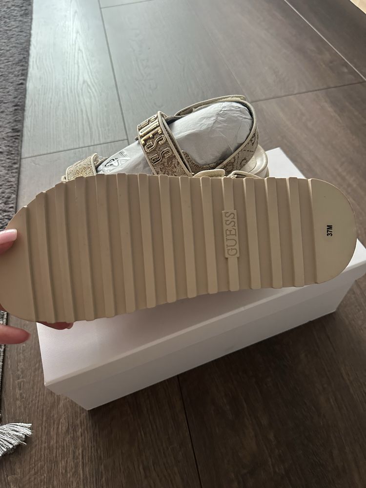 Сандали Guess чисто нови