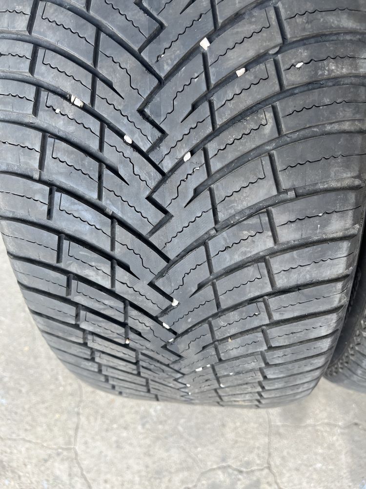 4 бр. всесезонни гуми 235/50/19 и 255/45/19 Pirelli DOT 4021 5,5-6 mm