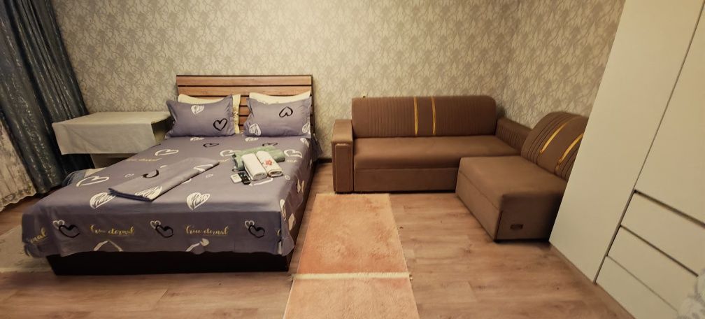 Посуточно  1 -ком Квартира.Смарт,ТВ . В,Центр  Площадь.Ночю 8200т