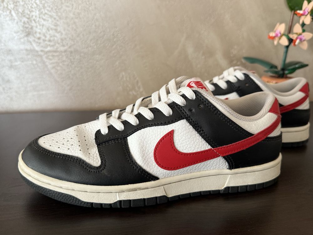 Nike Dunk Low.