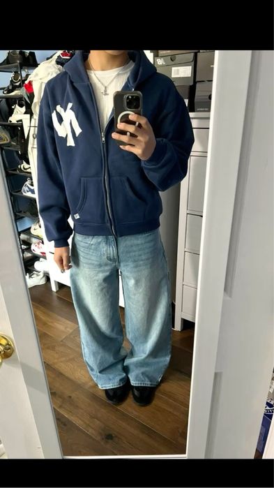 Akimbo Club Yankee Hoodie