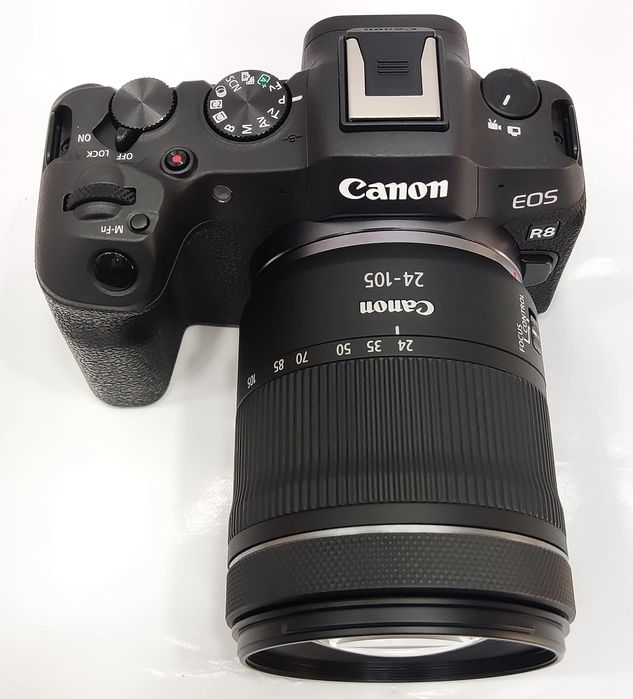Canon R8 със обектив RF 24-105mm f/4-7.1 IS STM
