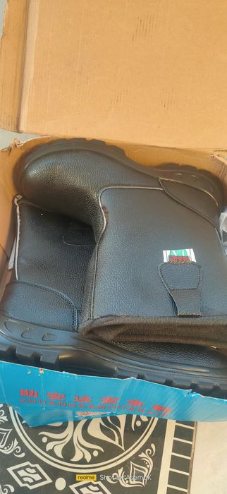 Спец обувь продам