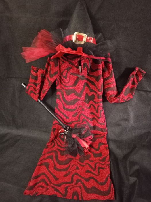 Костюм ведьмы на Хеллоуин в наличии, три предмета