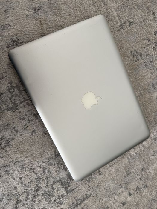 Apple MacBook core i7