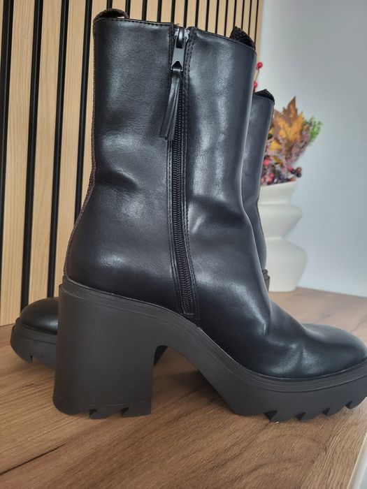 Черни кожени боти ZARA