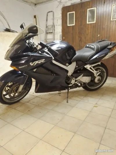 Honda vfr 800 v tec