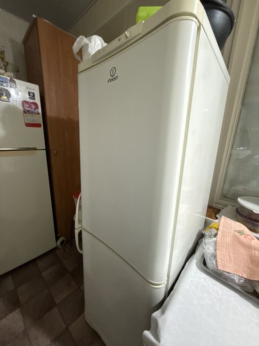 Холодильник Indesit