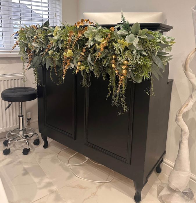 Бюро тип каса с изкуствени цеетя