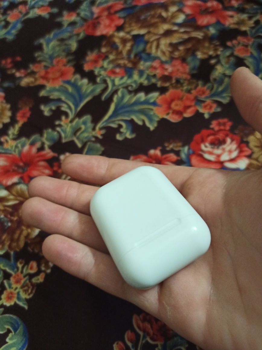 iPhone zaryadkali airpods ovozi quloqlarni teshib yuboradi